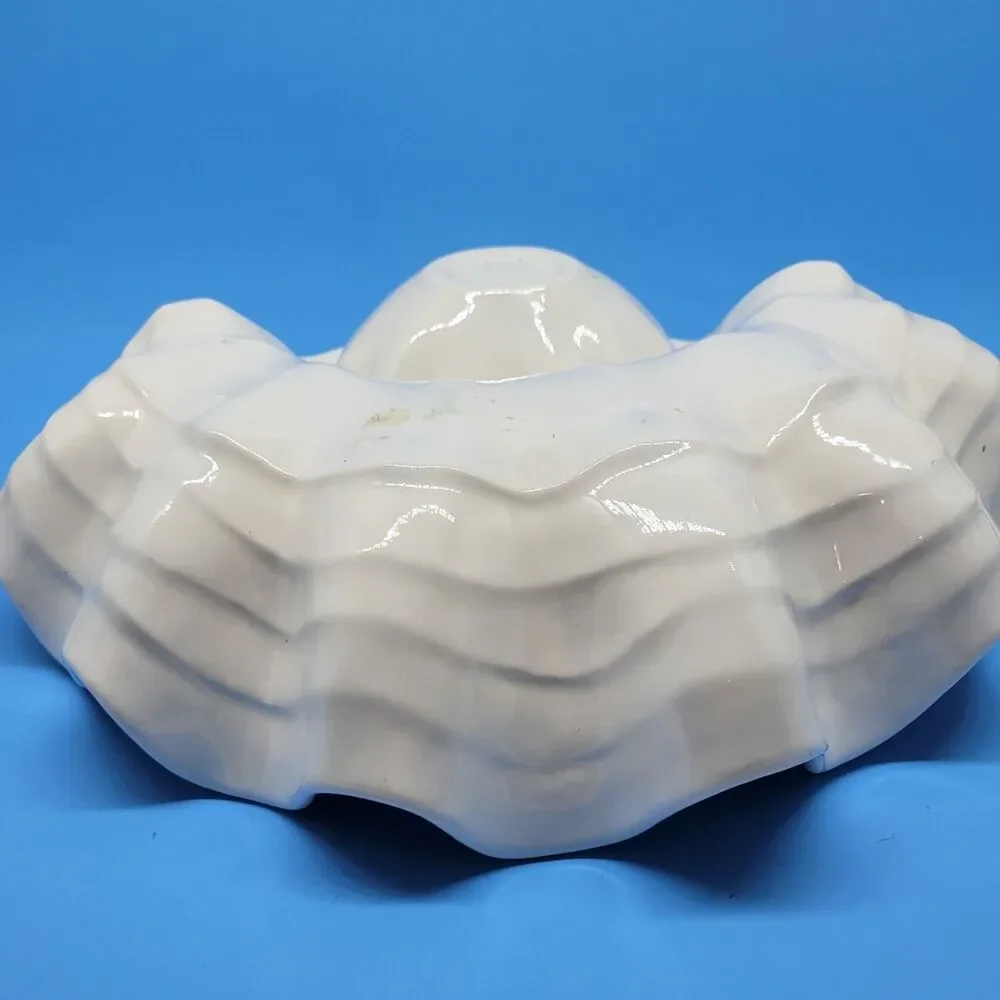 Unbranded ceramic clam